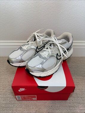Nike V5 RNR Sneakers